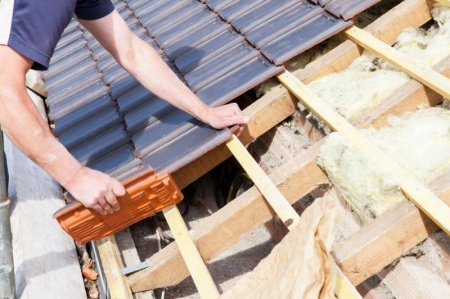 Isolation de toiture : quels mat&eacute;riaux pour un confort optimal ?